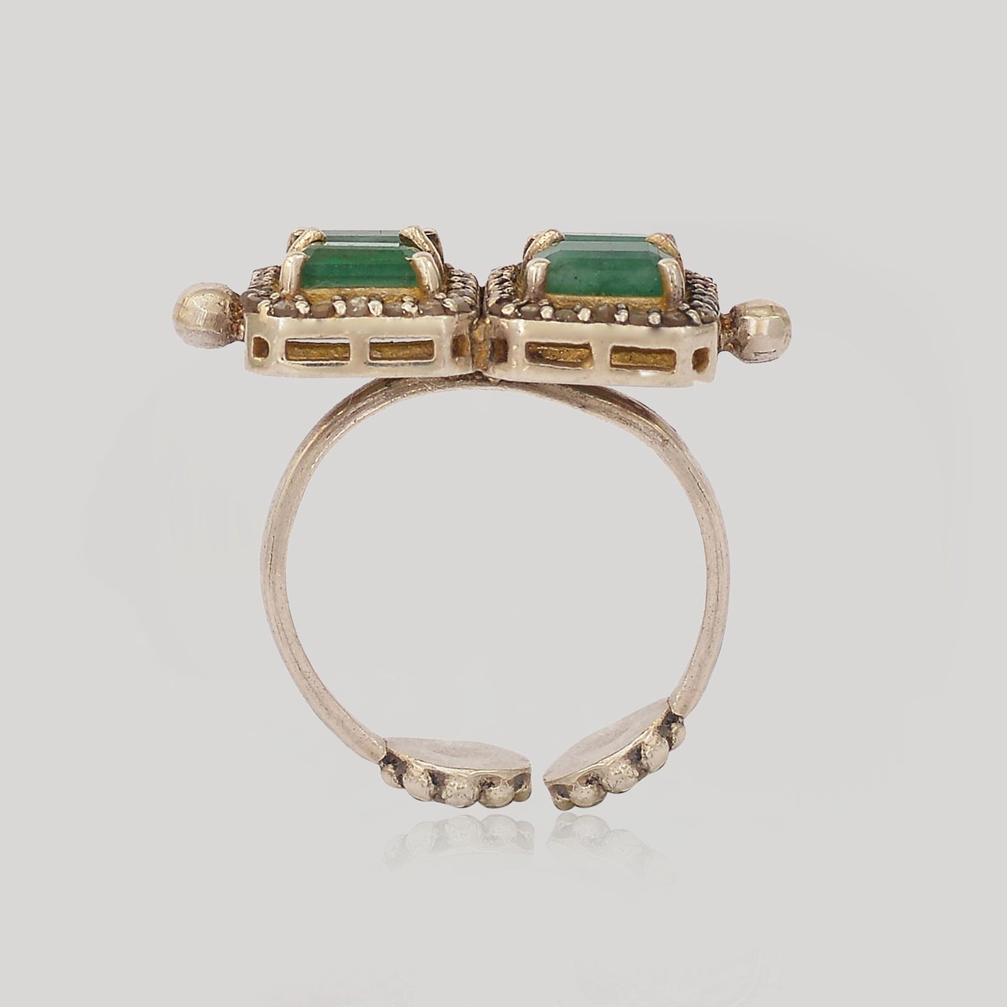 ILA EMERALD RING