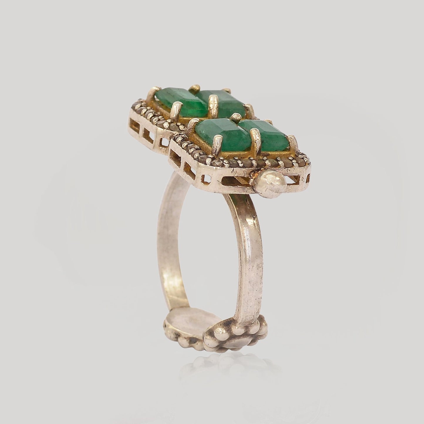 ILA EMERALD RING