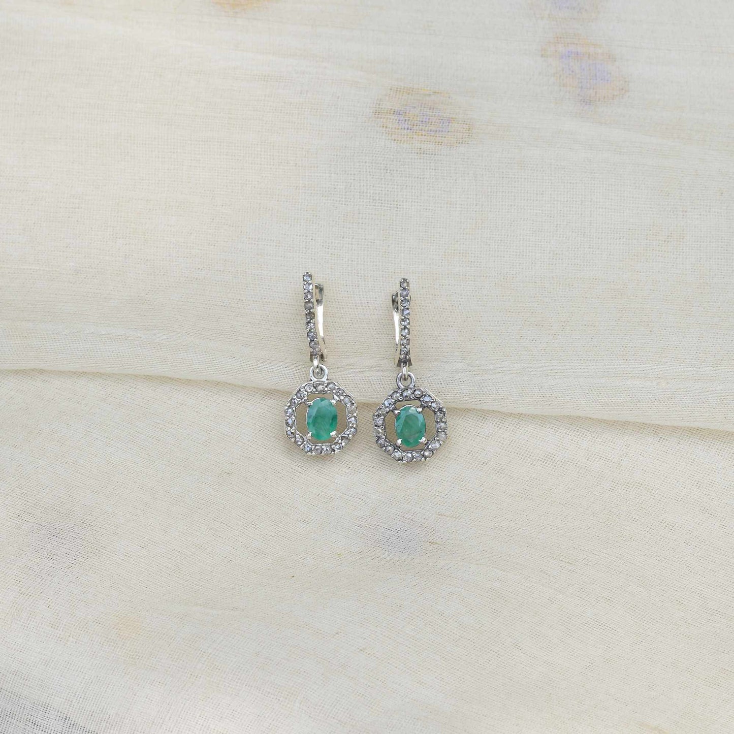 MINI EMERALD EARRINGS