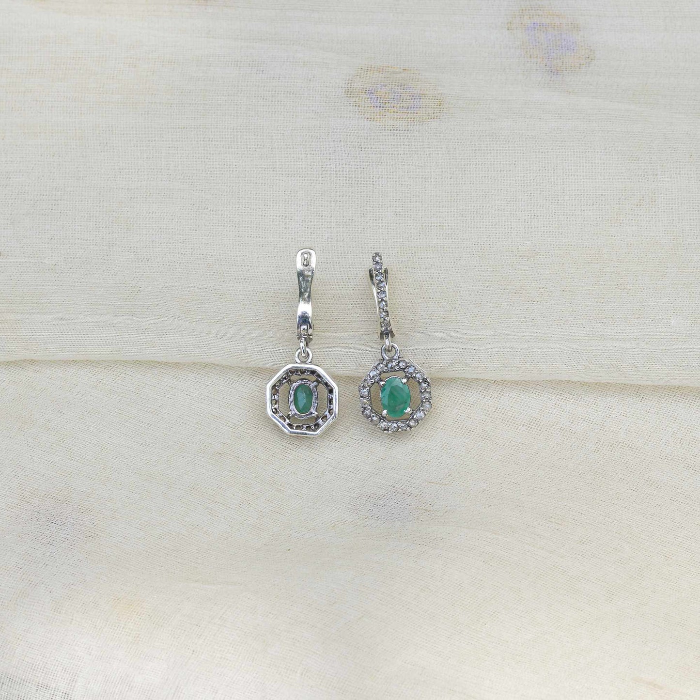 MINI EMERALD EARRINGS