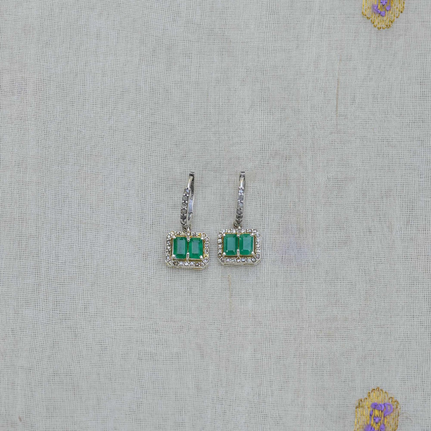 ILA EMERALD EARRINGS