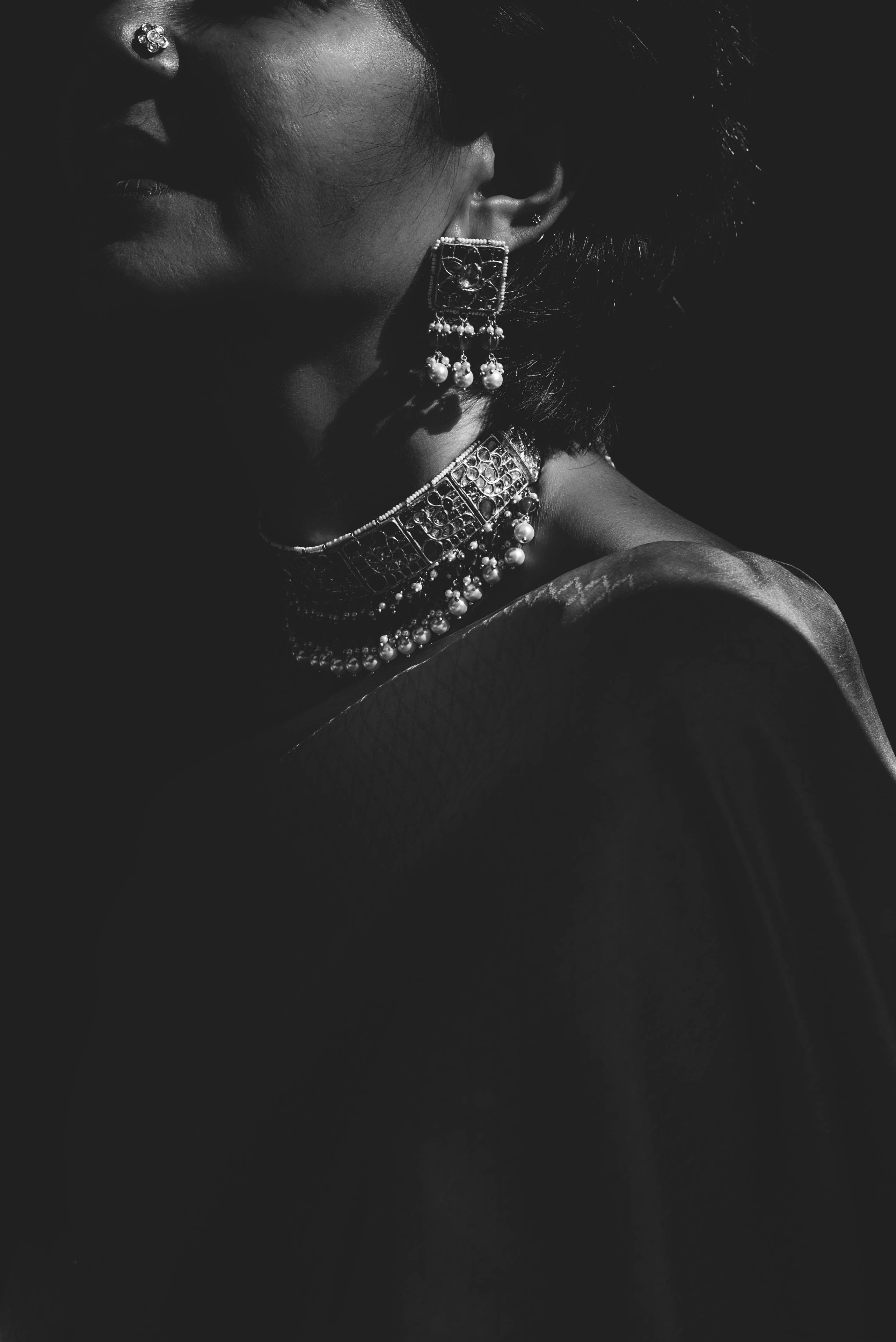 Pin by dev_hinvi on saree photoshoot in 2024 | Self portrait poses, Saree  poses, Stylish photo pose